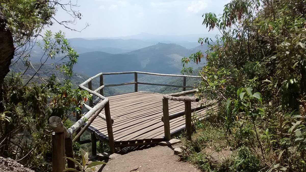 O outono é o período ideal para quem gosta de atividades ao ar livre, como caminhadas pelas trilhas que levam a mirantes - Foto: Mary Jane Menezes/Wikimedia Commons