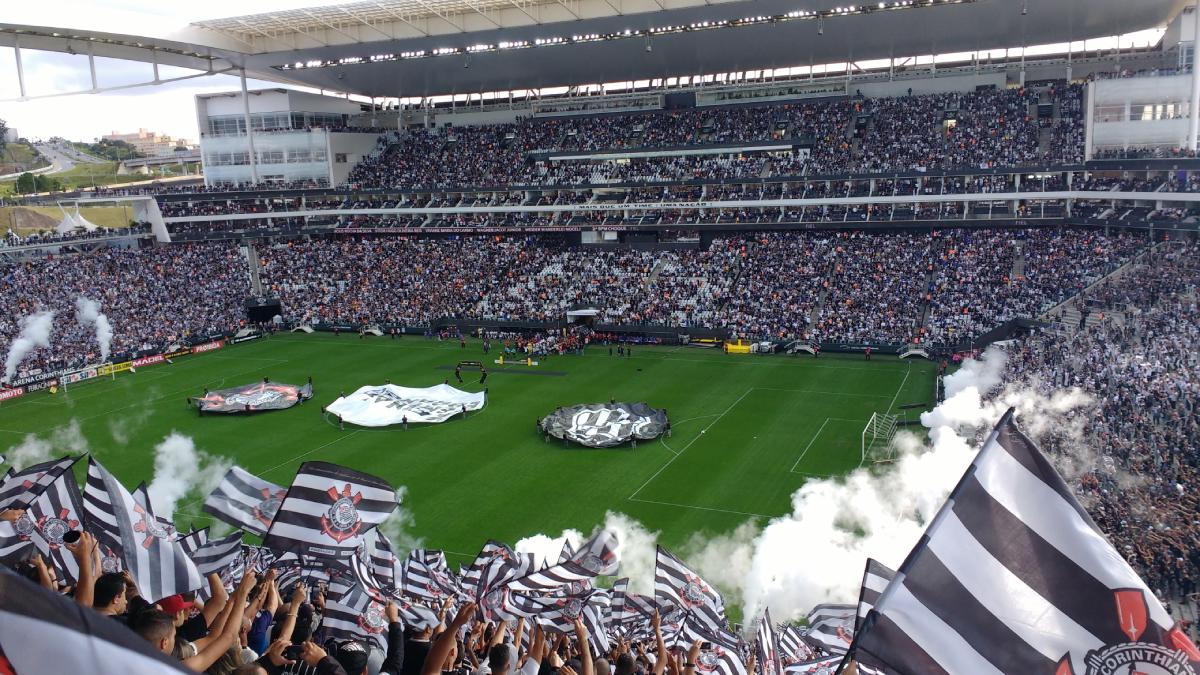 Já na Neo Química Arena, a casa do Corinthians, foram oito vitórias para o Timão, sete empates e seis triunfos do Verdão. Foto: Wikimedia Commons