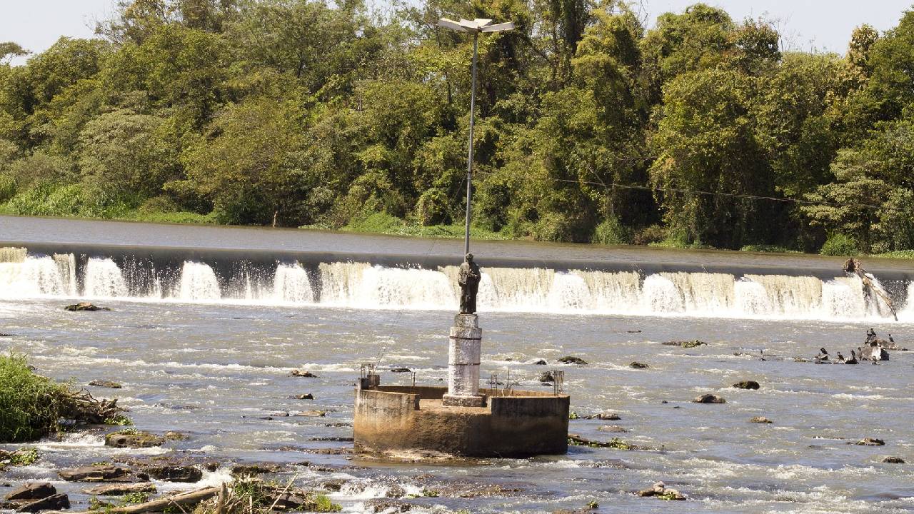 A Cachoeira das Emas é um dos principais pontos turísticos da cidade. Foto: Marcos Santos/USP Imagens
