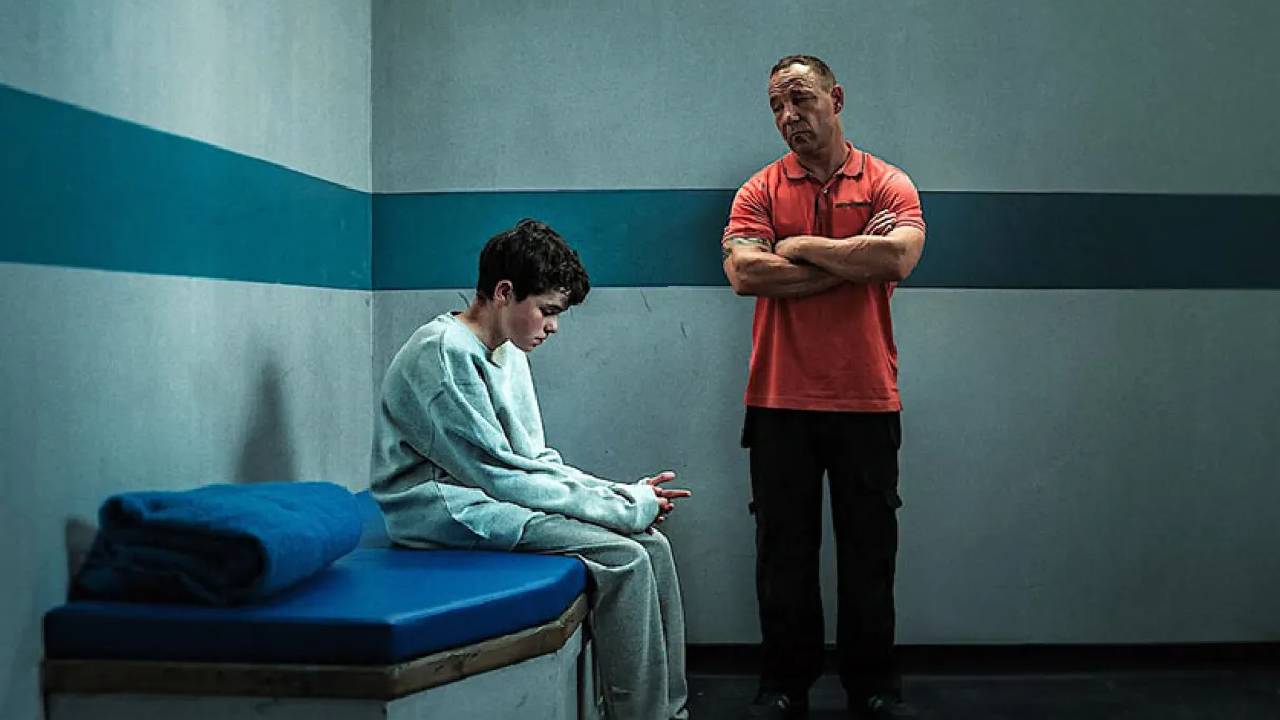 Stephen Graham é o criador da série e interpreta o pai de Eddie. Foto: Reprodução/Netflix