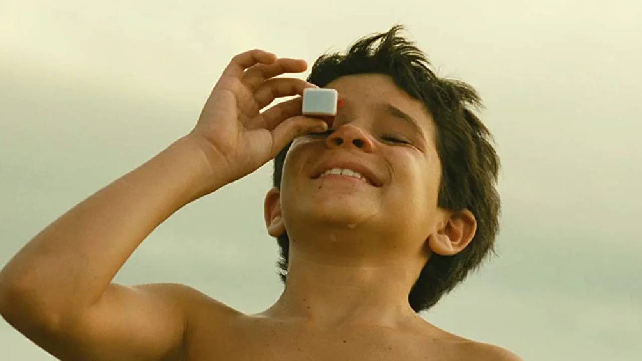 Cena final, em que Dora escreve uma carta para Josué, é uma das mais emocionantes do cinema brasileiro. Foto: Divulgação
