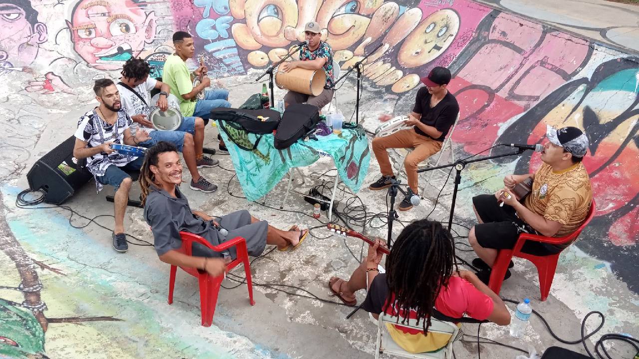 O Samba do Bowl faz as músicas em uma praça de skate da Brasilândia. Foto: Reprodução/Facebook