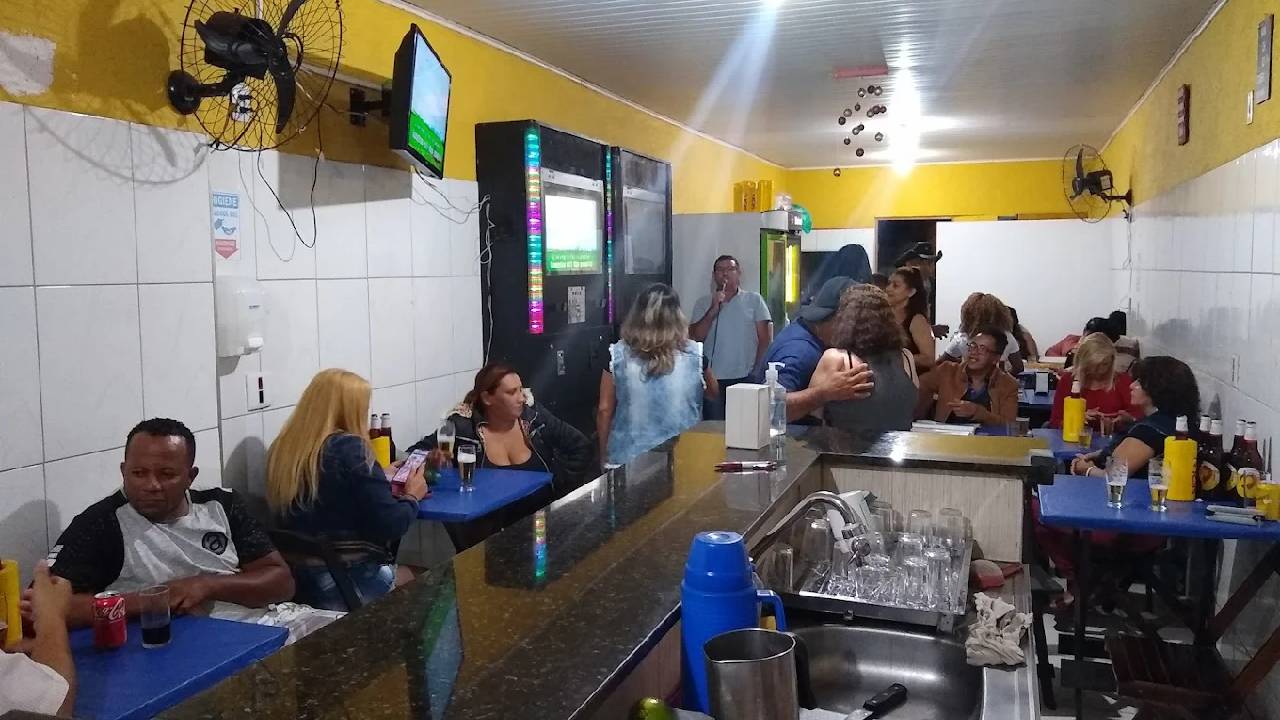 Localizado no Grajaú, no extremo-sul de São Paulo, o público canta no Karaokê e Bar do Luiz por meio de fichas de R$ 2. Foto: Divulgação