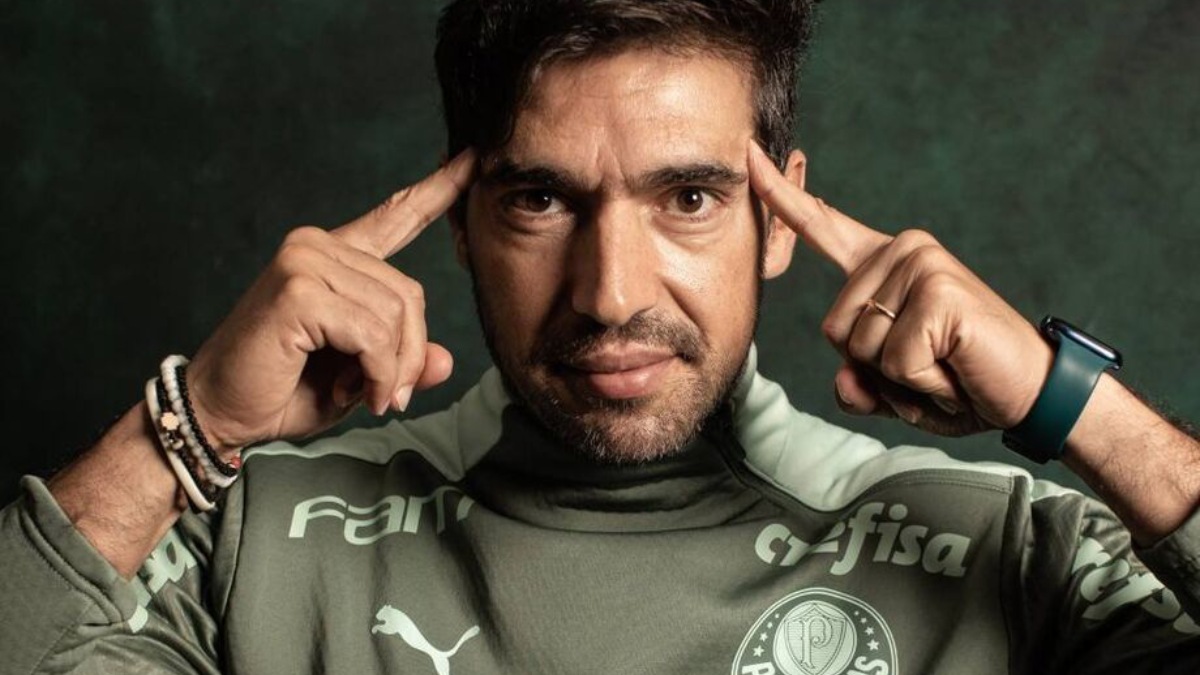 Desde sua chegada ao Palmeiras em 2020, o técnico Abel Ferreira também construiu uma trajetória de destaque no Dérbi. Foram 17 partidas disputadas sob seu comando até hoje, com sete vitórias do Palmeiras, sete empates e apenas três derrotas para o Corinthians. Foto: Divulgação/Palmeiras