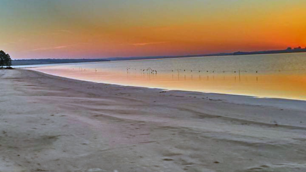 Entre os pontos mais procurados estão a Praia dos holandeses, a Praia Branca, a Enseada Azul e a Praia Fluvial Ilha do Sol. Fotos: Divulgação/Pousada Praia Branca