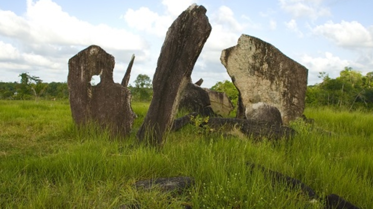 Pedras do Parque Arqueológico do Solstício estão perfeitamente alinhadas. Imagem: Wikimedia Commons/Governo do Amapá
