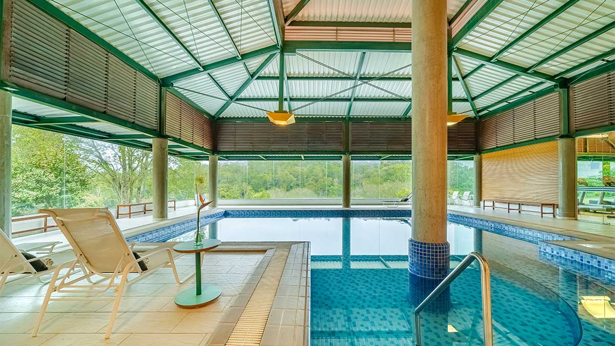 Quem opta pelo day use, tem acesso a toda a estrutura do hotel, incluindo as piscinas - Fotos: Divulgação Almenat Tapestry by Hilton