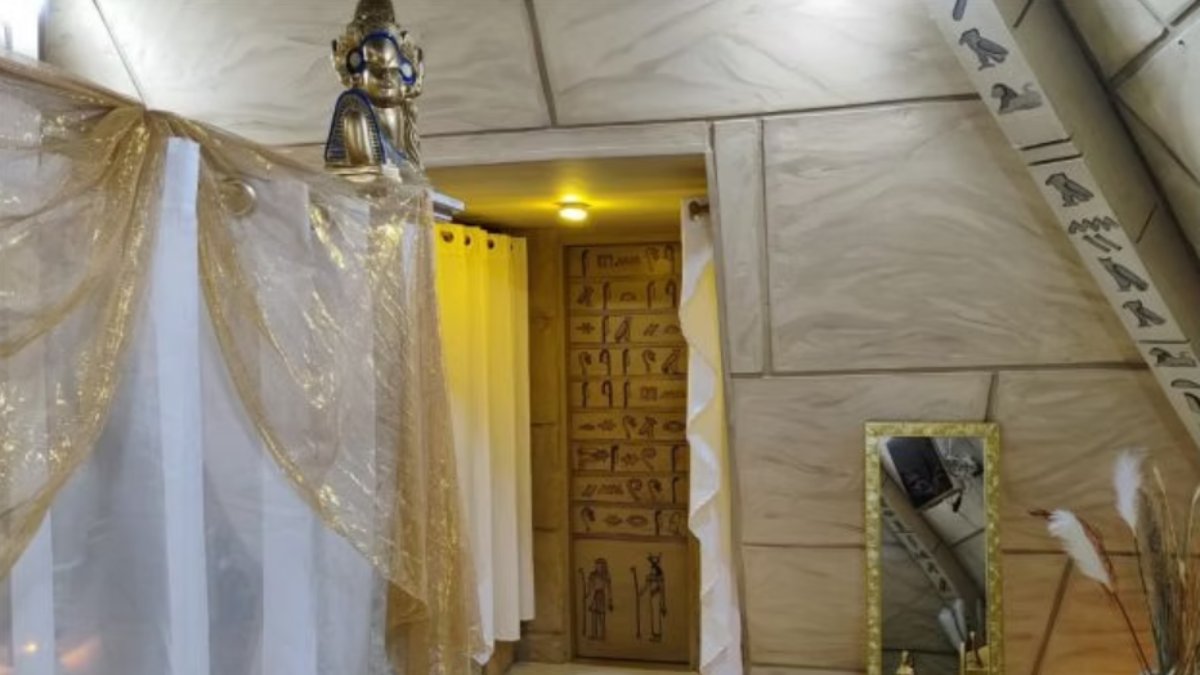 Você conseguiria desvendar o que está escrito nas paredes da pirâmide? (Foto: Divulgação/Pousada Vila Mágica)