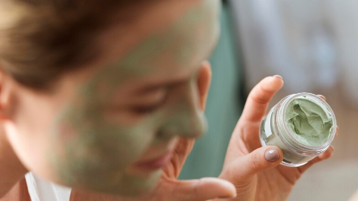 O material pode ajudar até mesmo para a skin care tão tradicional para alguns. A casca é rica em antioxidantes e pode ser usada diretamente na pele para hidratar, reduzir manchas e combater acne - (Freepik)