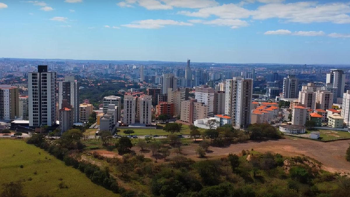 O turismo religioso também é forte em Sorocaba, com destaque para a Igreja de Sant'Ana e o Mosteiro de São Bento. Construídos em 1654, esses marcos históricos mantêm sua arquitetura original. (Fotos: Reprodução/Youtube/Canal GVT)