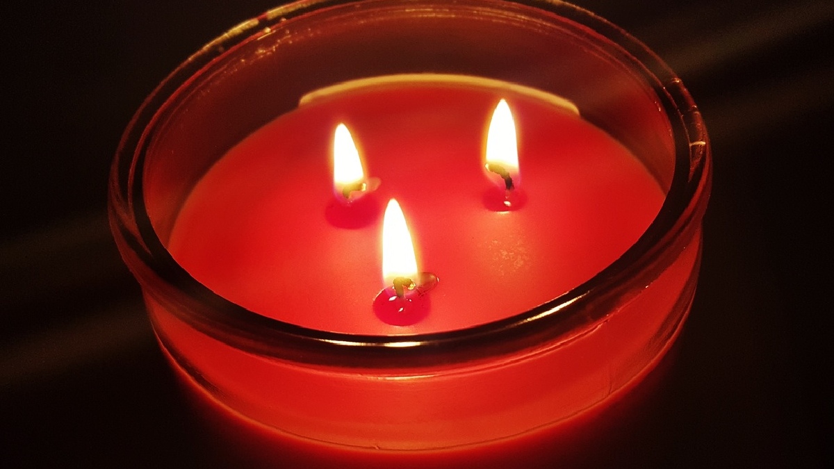 Velas aromâticas também pode ser boa pedida para o momento de intimidade. Imagem: PxHere
