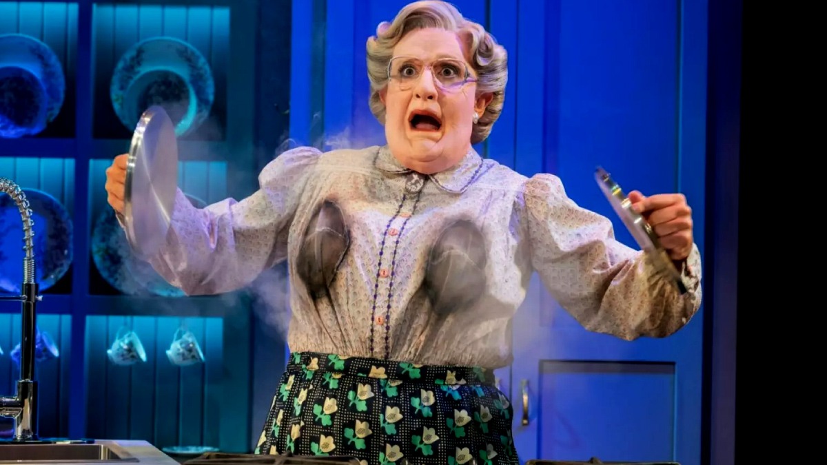 Sucesso da Broadway e estrelado por Eduardo Sterblitch, o musical "Uma Babá Quase Perfeita" ocorre no Teatro Liberdade, na rua São Joaquim, 129, próximo ao metrô São Joaquim. O espetáculo ocorre às quartas, quintas, sextas, sábados e domingos. Os ingressos custam a partir de R$ 85. Divulgação