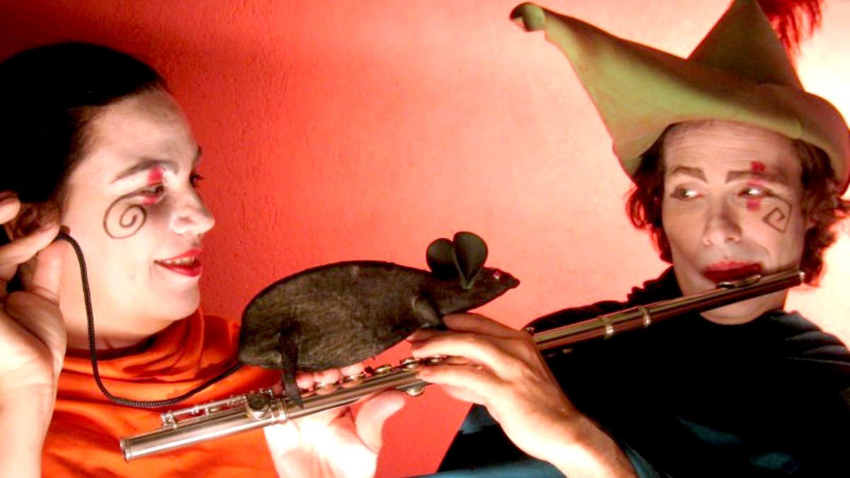 Com uma mistura de humor, drama e um toque musical, a peça "O Flautista de Hamelin" será apresentada no Teatro B32, em São Paulo, com estreia na quarta-feira (16/4). Divulgação