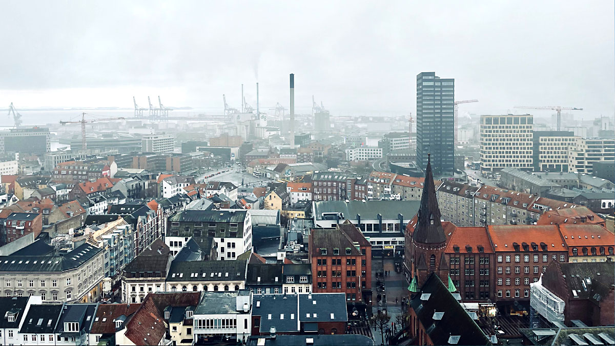 Segunda maior cidade da Dinamarca, Aarhus é frequentemente chamada de 'menor cidade grande do mundo'. Foto: Andreas Jensen/Unsplash
