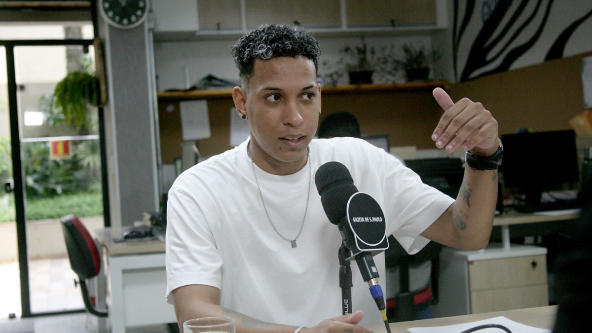 Além disso, ele conta os bastidores da negociação do Peixe pelo retorno de Neymar, no qual o jornalista foi o primeiro no mundo a anunciar o acerto - (Thiago Neme/Gazeta de S.Paulo)
