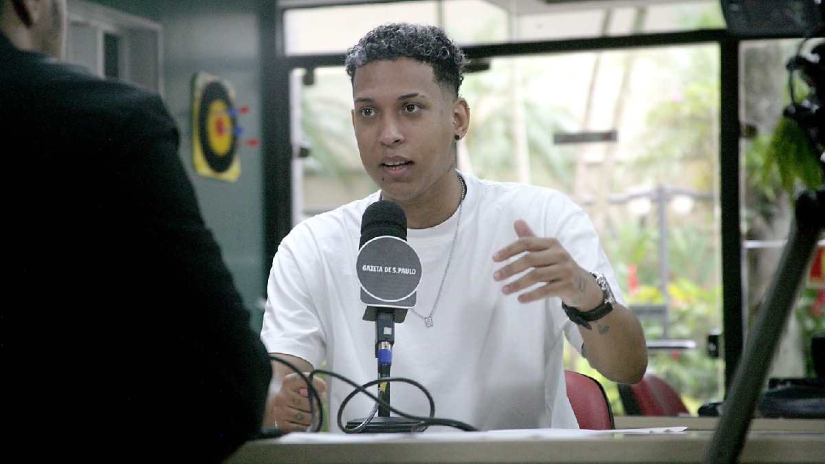 Sobre a polêmica de se o Santos deveria jogar em Santos, sua cidade natal, ou na capital paulista, em que o volume de torcedores é maior, o jornalista disse que o ideal é um meio-termo, podendo equilibrar jogos nos dois lugares - (Thiago Neme/Gazeta de S.Paulo)