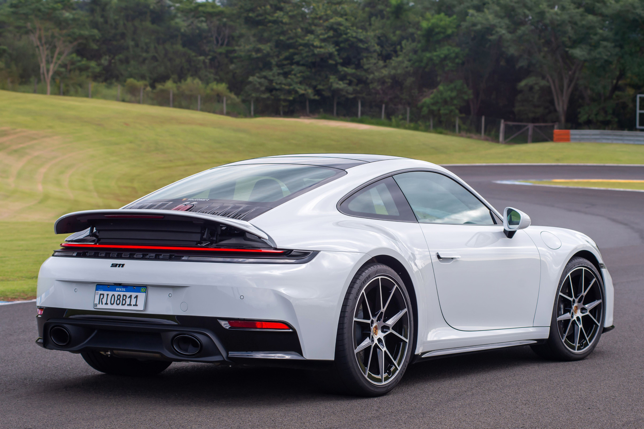 Mercado brasileiro recebe oito versões do carro produzido na Alemanha, sendo o 911 Carrera Coupé com preço de R$ 930 mil, o 911 Carrera Cabriolet e o 911 Carrera T Coupé a R$ 980 mil, o 911 Carrera T Cabriolet a R$ 1,04 milhão, o 911 Carrera GTS Coupé a R$ 1,18 milhão, o 911 Carrera GTS Cabriolet a R$ 1,23 milhão e o 911 GT3 e o 911 GT3 Pacote Touring a R$ 1,46 milhão.