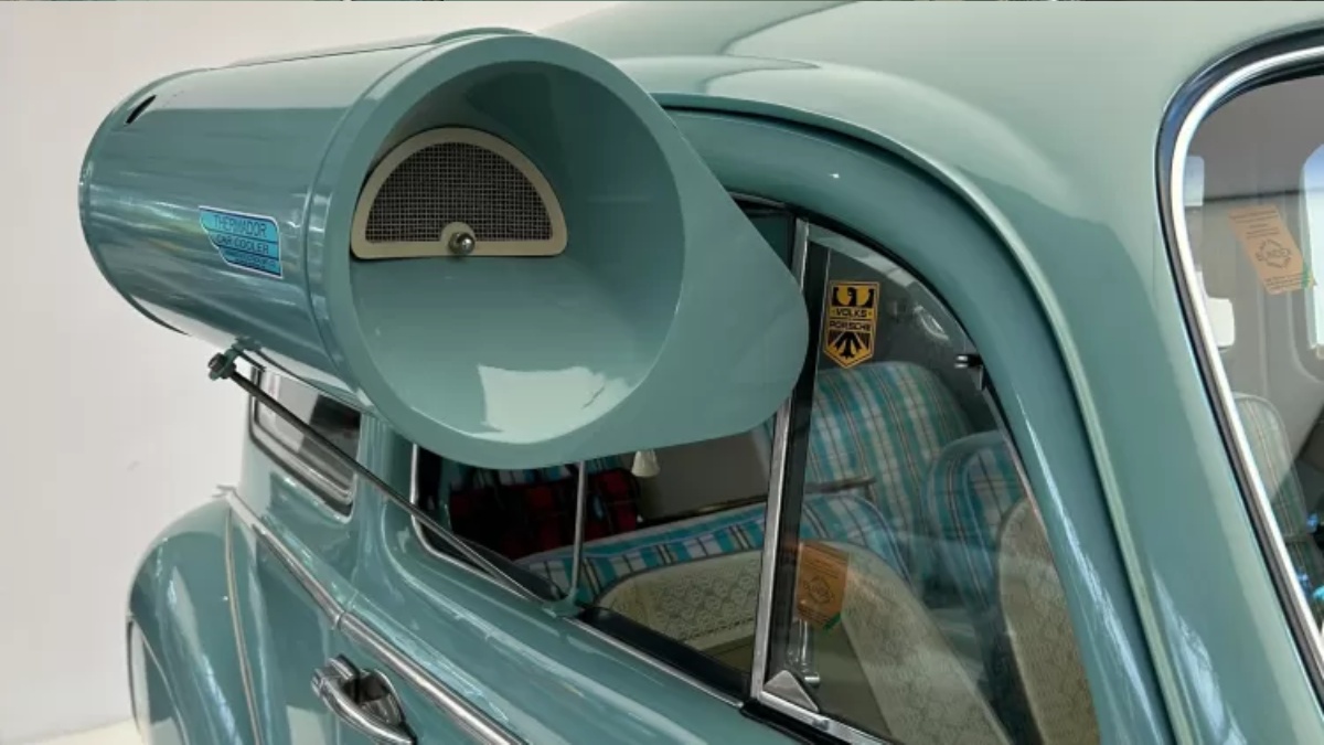 O que chama mais a atenção neste Fusca é o Thermador Car Cooler, uma espécie de ar-condicionado improvisado para carros que surgiu em meados de 30 e ganhou fama nos anos 50.