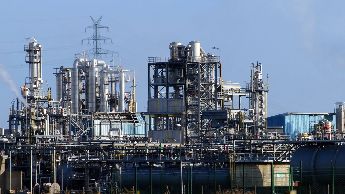 Trabalhadores da indústria química possuem direito de se aposentar mais cedo. Imagem: PxHere