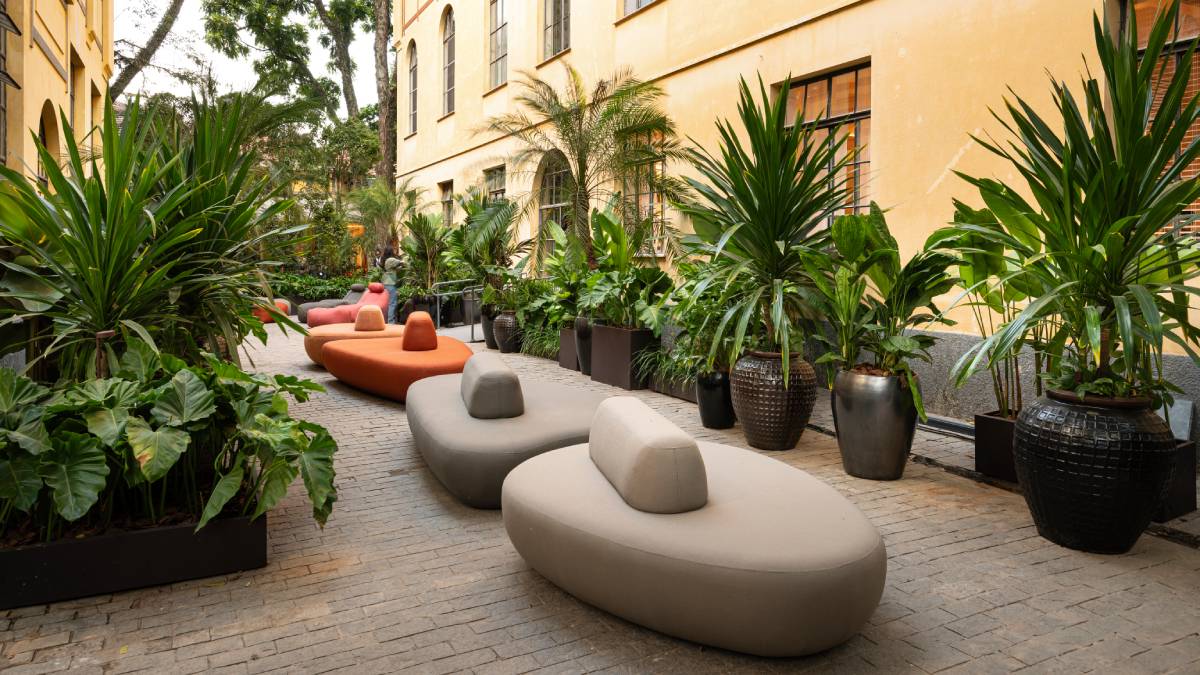 É o 'Jardim da Alameda', projeto de paisagismo assinado por Catê Poli e João Jadão para a CASACOR São Paulo 2025, que abre as portas nessa terça-feira (27/5). 