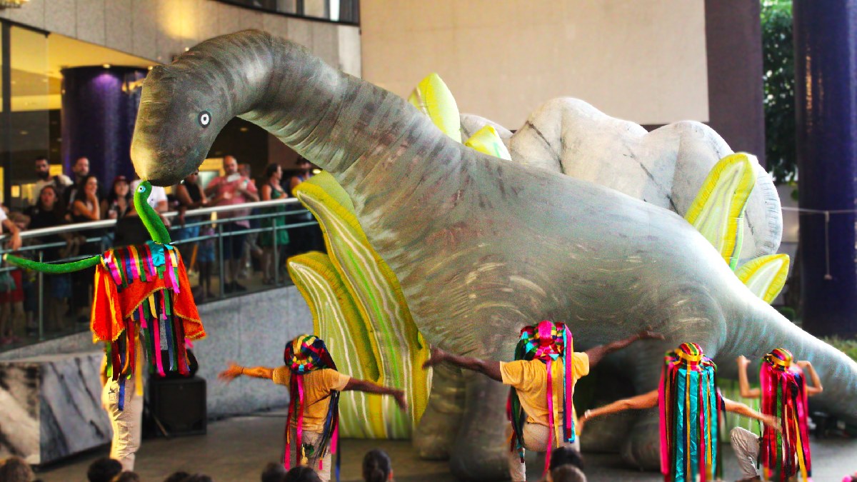 Após encantar o público de São Paulo, o espetáculo "Dinossauros do Brasil", da Cia. Pia Fraus, chega em Porto Feliz. Foto: Reprodução/Isadora Rodrigues