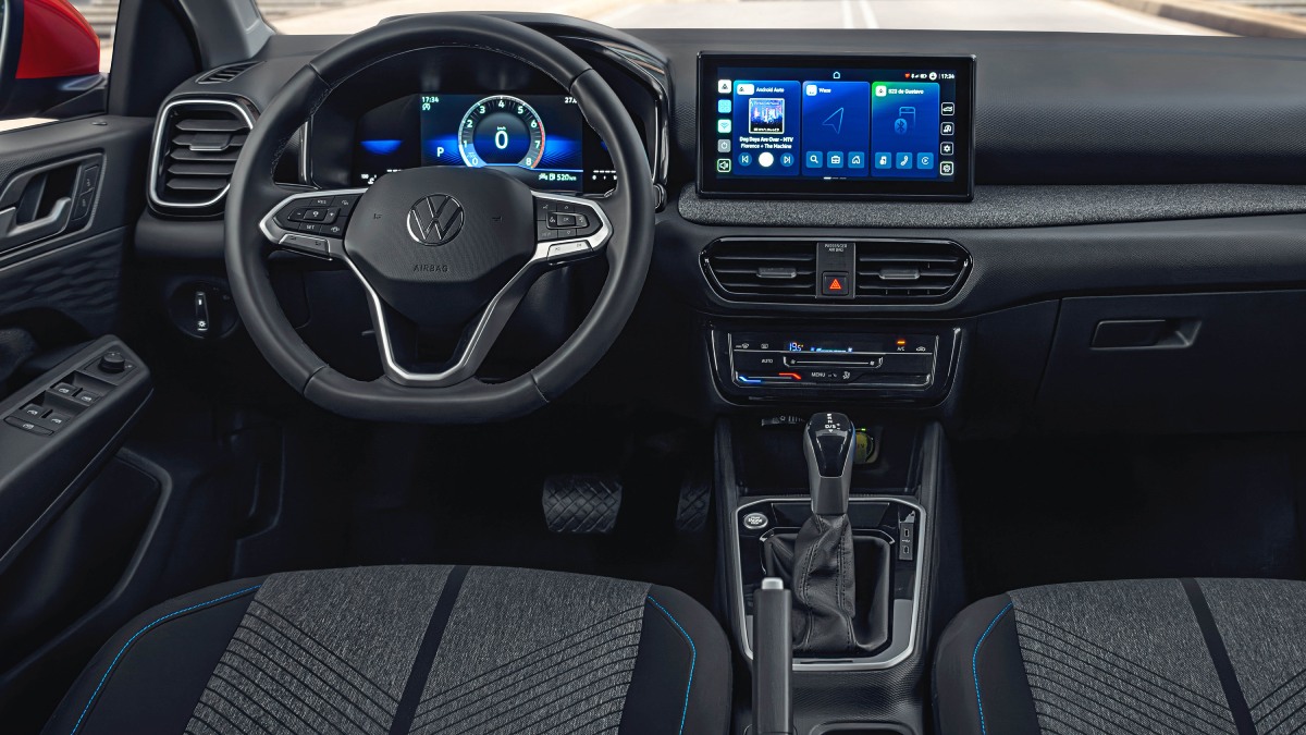 Tera tem direção com assistência elétrica com ajuste de altura e de profundidade, ar-condicionado, piloto automático. /Foto: Divulgação