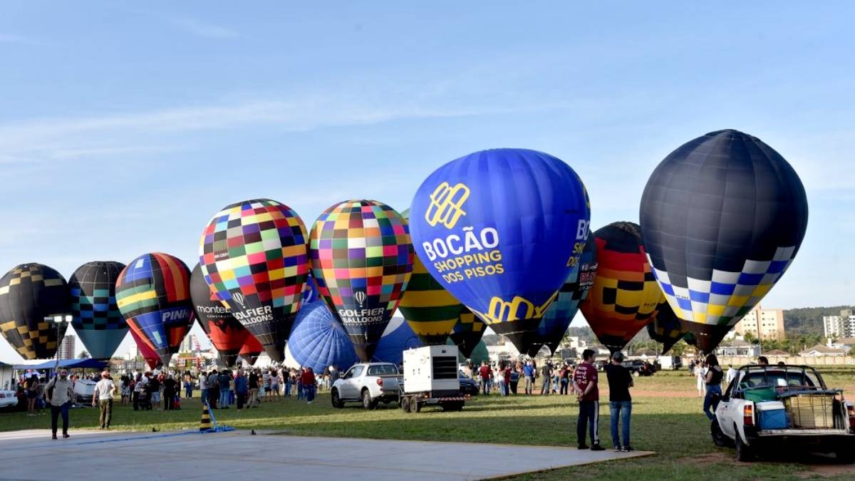 O evento é gratuito e contará com mais de 20 balões que irão colorir o céu da cidade, e promete encantar o público de todas as idades. Copa do Brasil de Balonismo Rio Claro/Divulgação-PMRC