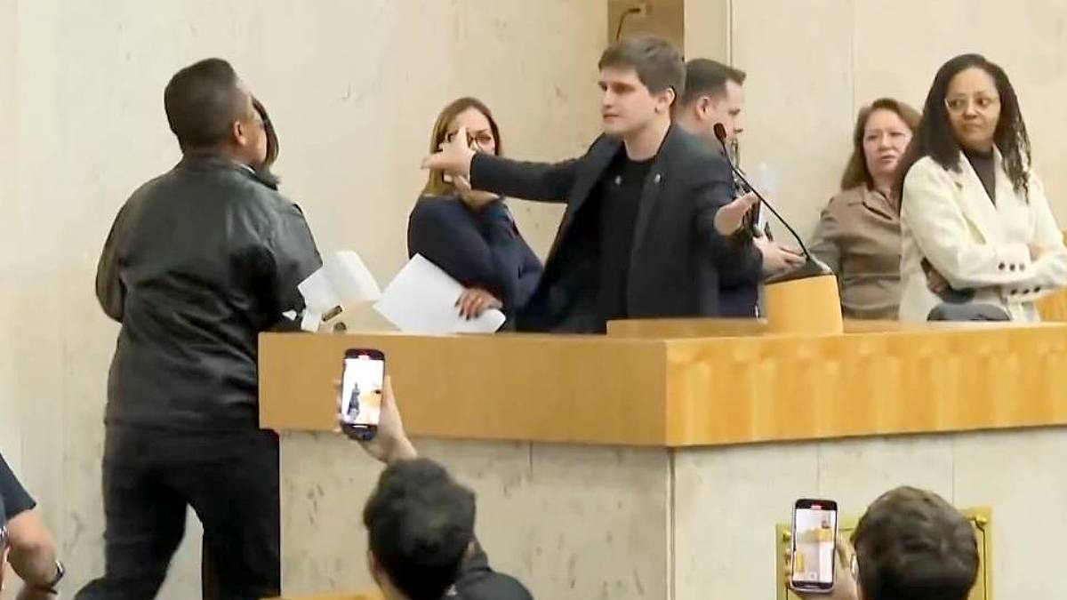 A confusão teve início após Pavanato chamar Gil de "pelego". Reprodução/Tv Globo