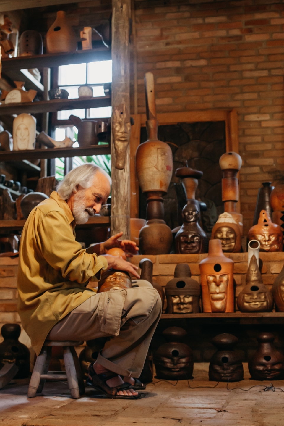 Durante todo o Festival, o público poderá visitar a exposição René Le Denmat "Torneando Histórias", na Casa do Artesão.