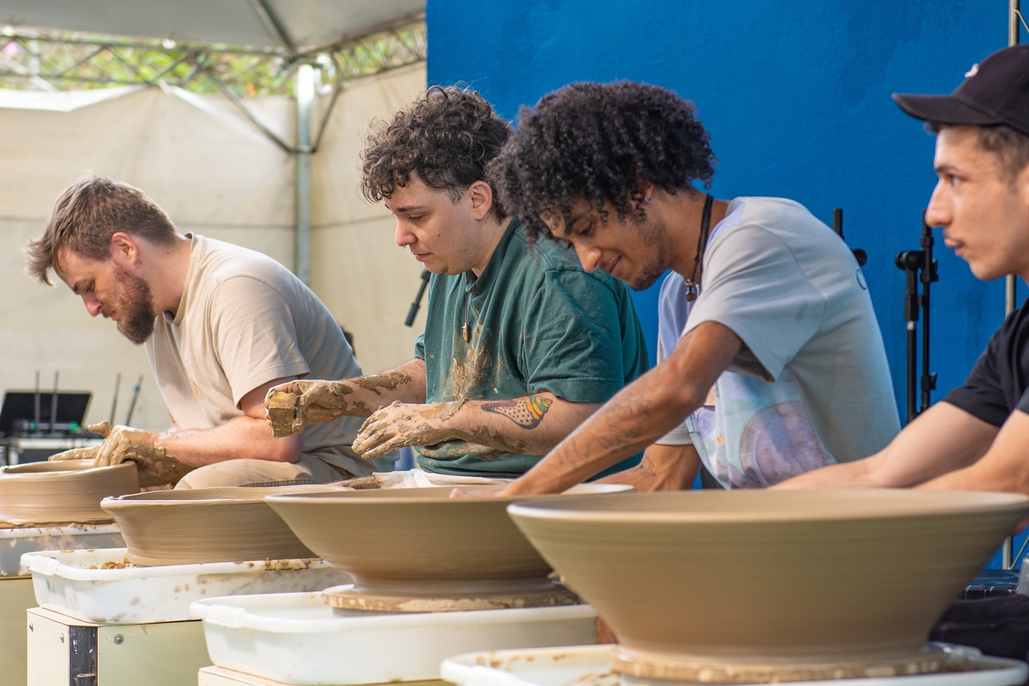 Toda a programação segue sempre acompanhada de apresentações musicais ao vivo, capoeira, congada e variada gastronomia para o público.
