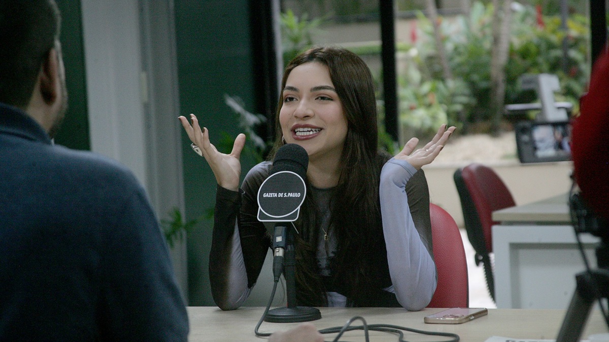 Ana Laura Lopes durante participação no podcast Direto da Gazeta/Thiago Neme/Gazeta de S. Paulo