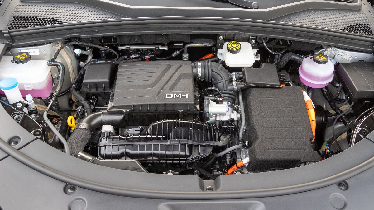 Motor 1,5 litro turbo a gasolina combinado com um elétrico, na configuração básica, ou com dois elétricos, um em cada eixo, na Premium. Foto: Divulgação