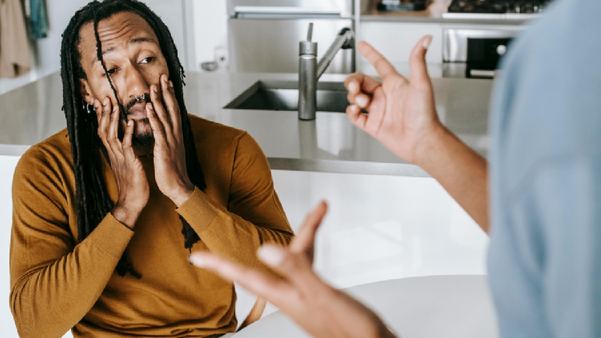 A longo prazo, a pessoa interrompida pode desenvolver problemas até de autoestima. Imagem: Alex Green/Pexels