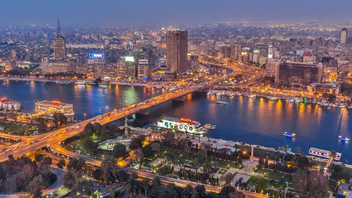Cairo, Egito Parece saída de conto de fadas, com a Ponte Carlos, o Castelo e a praça da Cidade Velha. Uma joia medieval preservada no tempo. Foto: Reprodução/Wikimedia