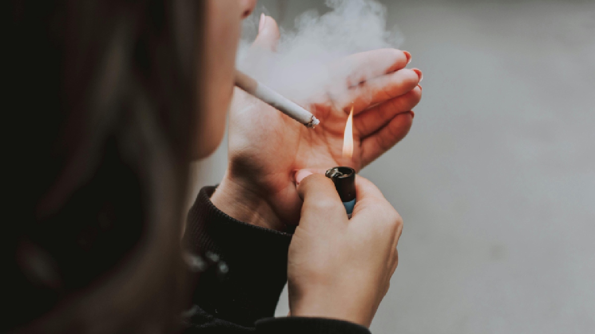 Pessoas sozinhas também são mais propensas a desenvolver hábitos prejudiciais. Imagem: lil atsy/Pexels