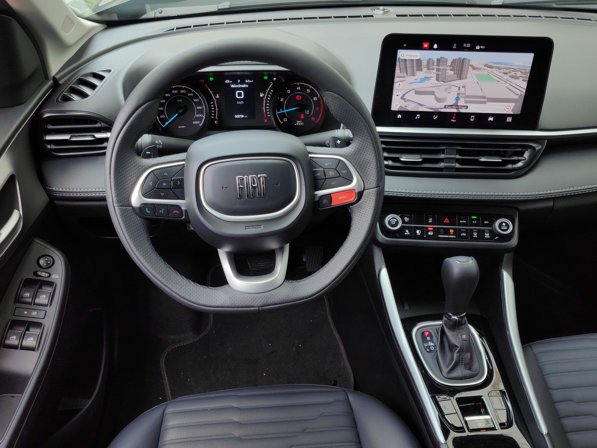 Para marcar as versões híbridas leves do Fastback, o painel digital configurável de 7 polegadas ganhou a inscrição "Hybrid". Foto: Luiza Kreitlon/AutoMotrix