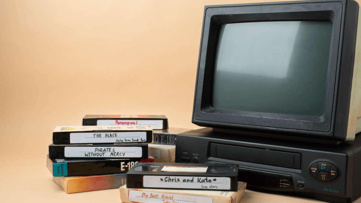 Tela ideal para DVDs e VHS Filmes em DVD ou VHS perdem qualidade em TVs 4K, mas ganham vida numa TV de tubo. Conecte seu videocassete ou DVD player e aproveite a imagem como ela foi pensada originalmente. Crianças também adoram perfeito para animações antigas no quarto dos pequenos.