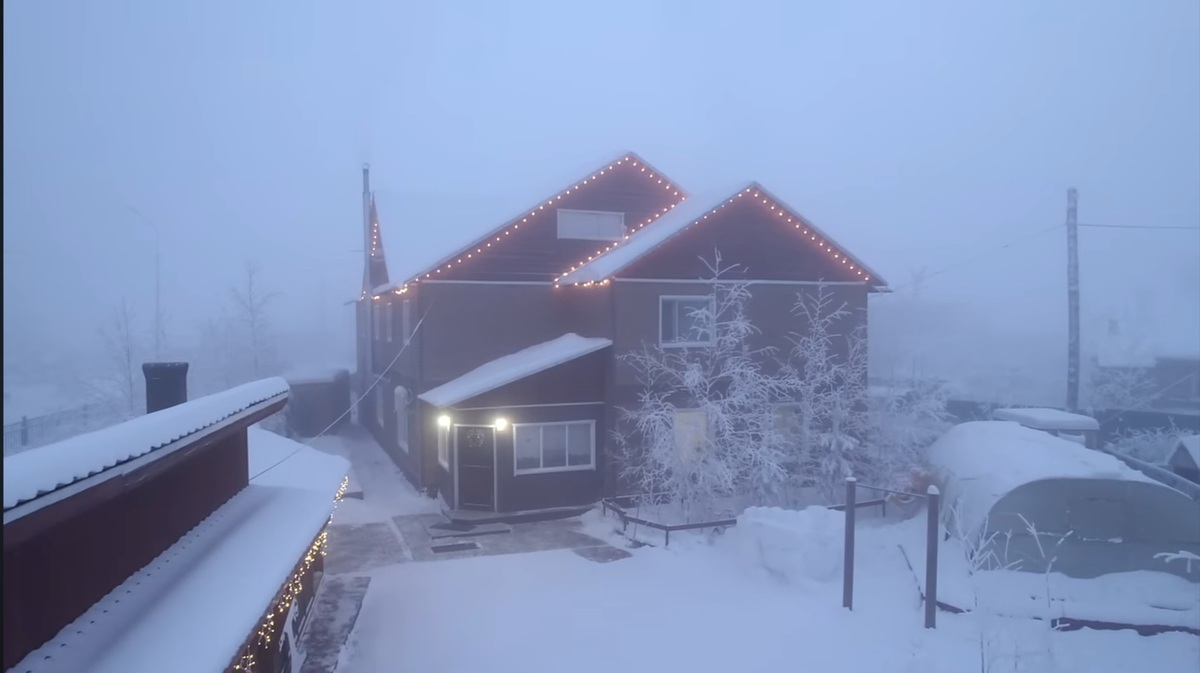 A casa precisa de várias adaptações para suportar as baixas temperaturas - foto: reprodução YouTube