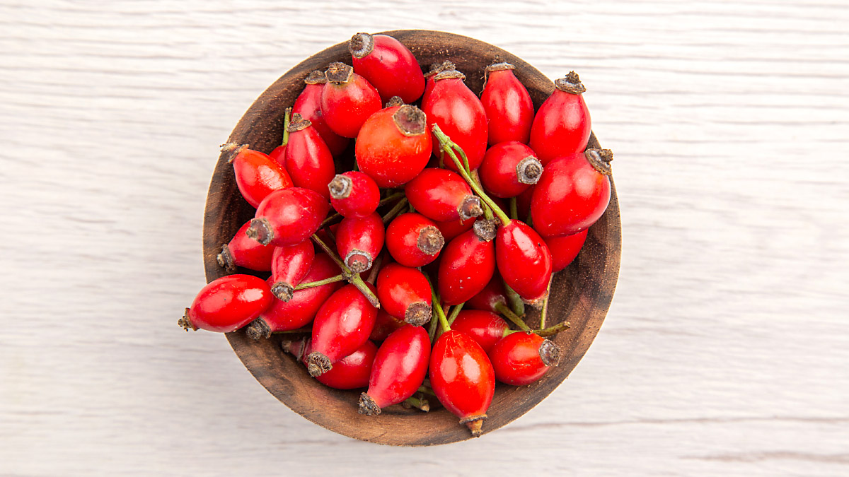 A miraculina faz a ligação aos receptores de sabor doce na língua, porém não as ativa imediatamente em condições mais neutras, como ao comer um arroz, por exemplo. Já quando o sabor é caracteristicamente mais azedo, amargo ou ácido, o pH da boca muda - (Kamran Aydinov/Freepik)