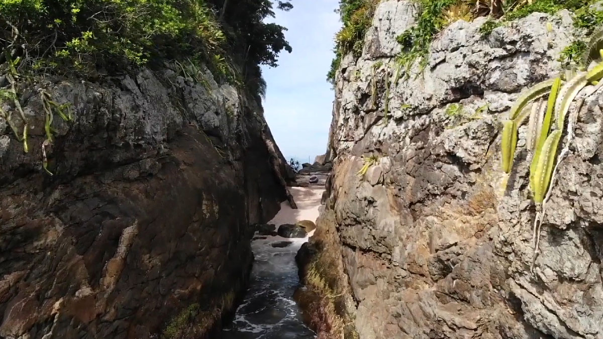 Ilha é considerada por muitos como a menor praia do mundo.