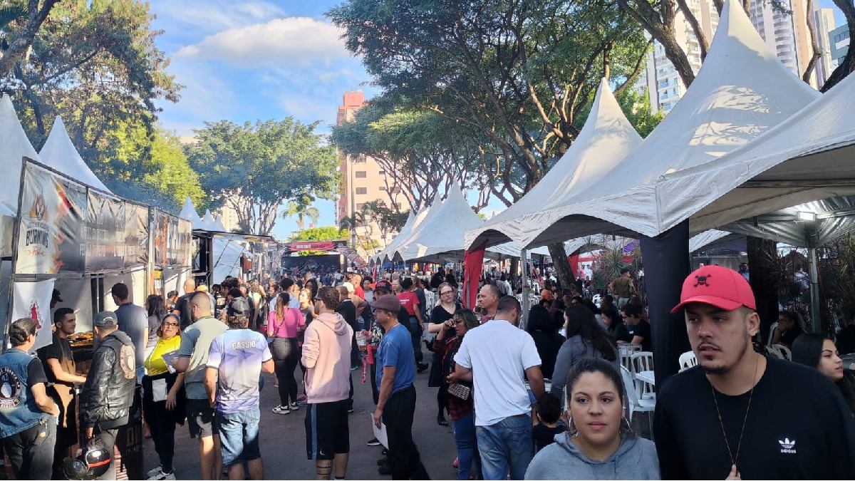 Festival traz costelão no fogo de chão, bandas cover e espaço pet-friendly. / Divulgação