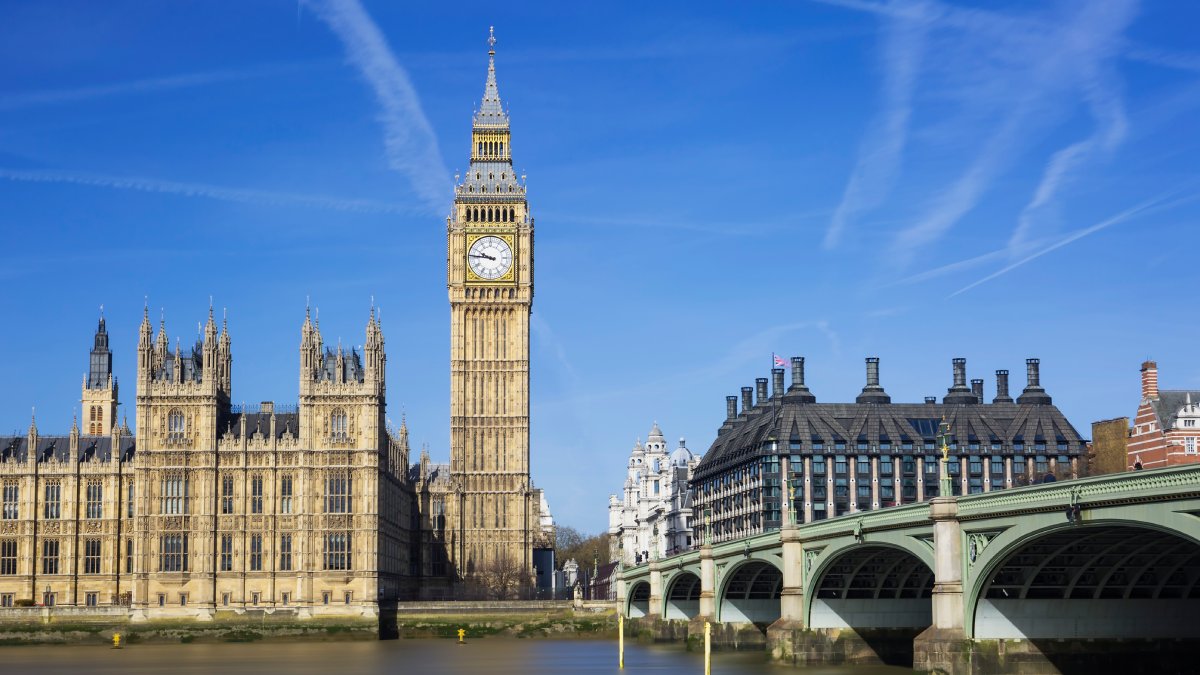 Londres, Reino Unido Entre o Big Ben e a London Eye, a capital britânica mistura tradição e modernidade. Museus espetaculares e parques imensos completam seu charme. Foto: Reprodução/Freepik