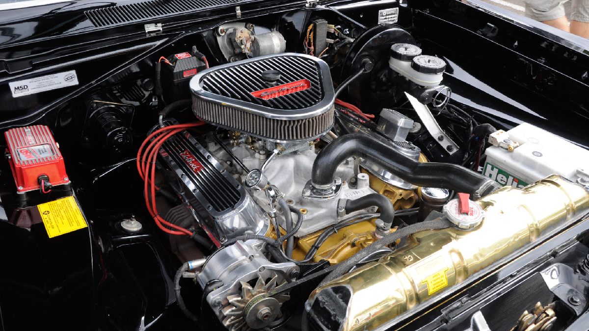 Escolha entre álcool ou gasolina impacta desempenho do motor. Imagem: Agência Senado