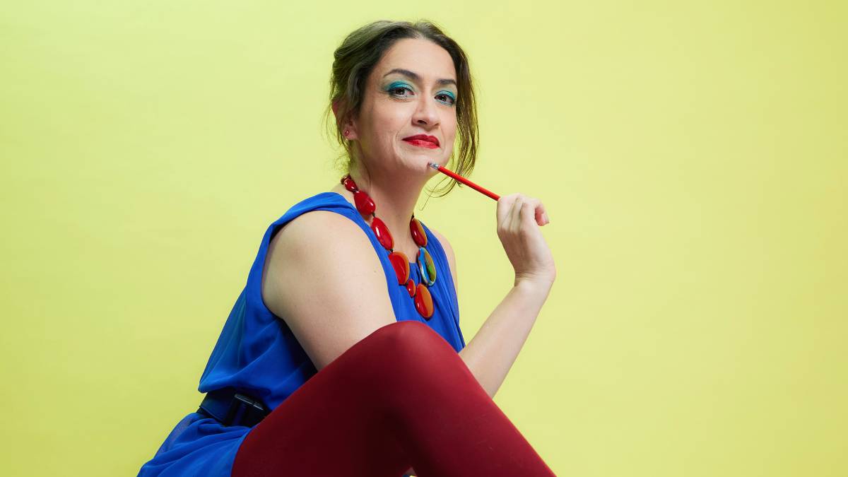 Pensando nos altos e baixos da menopausa, Toledo estruturou a peça em cenas independentes, inspirada nas fases do luto; personagens passam pelo choque, negação, revolta e depressão, até chegar na aceitação da nova realidade e no acolhimento da nova pessoa que emerge.