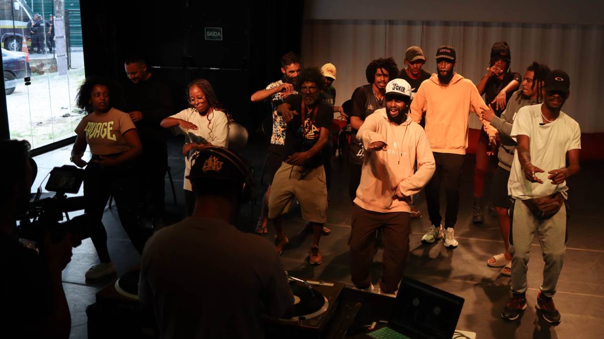 Como parte da iniciativa, serão promovidas dez aulas públicas sobre música, arte e transformação social no Teatro de Contênier, também na região central da capital paulista, entre quarta (18/6) e sexta (27/6).