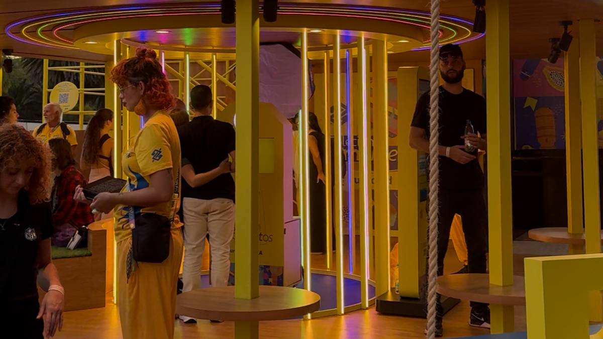 Além dos shows, o evento ofereceu ao público ativações integradas à proposta de exaltar a brasilidade; 'Árvore BB', do Banco do Brasil, por exemplo, tirou fotos, deu brindes e ainda criou um mirante com vista privilegiada das apresentações.