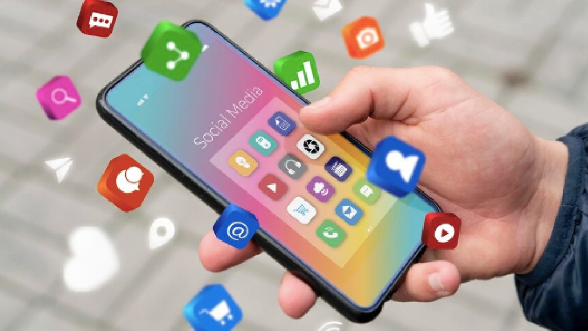 Aplicativos aparentemente inofensivos, como jogos, redes sociais e lanternas, podem estar espionando sua localização e vendendo seus dados pessoais.