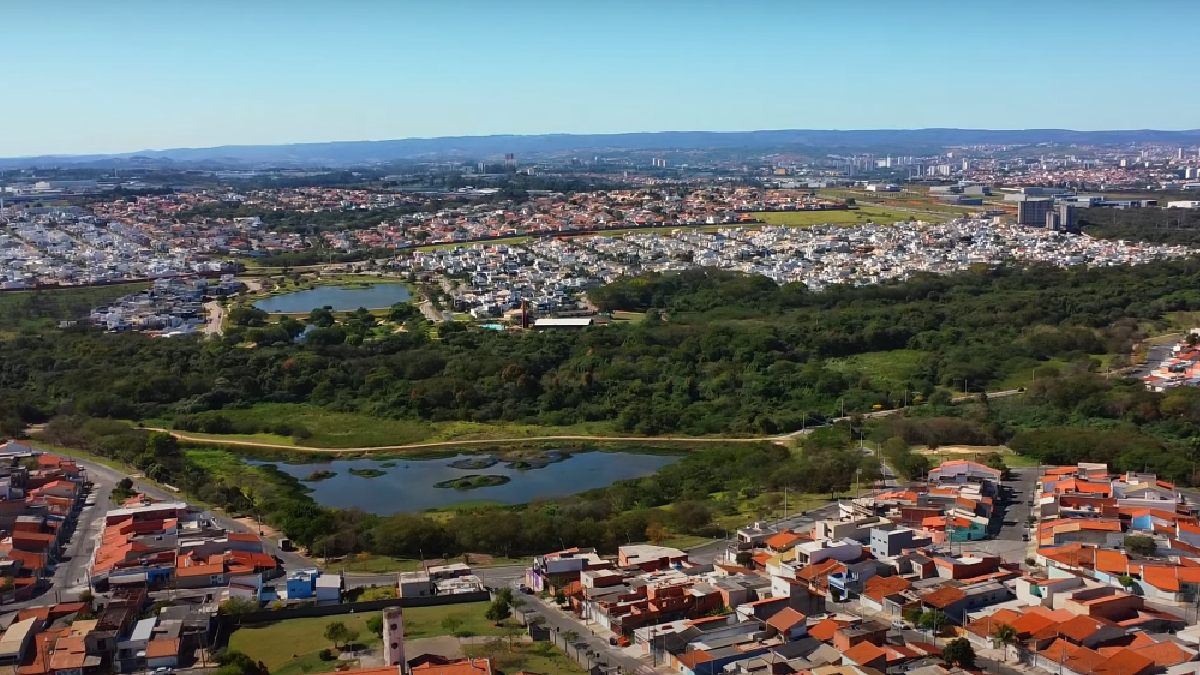 Chamada de "Manchester Paulista" durante o século 19, a cidade de Sorocaba tradicionalmente apresenta uma estrutura industrial surpreendente, junto de uma herança histórica incrível - (Reprodução/Youtube/Canal GVT)