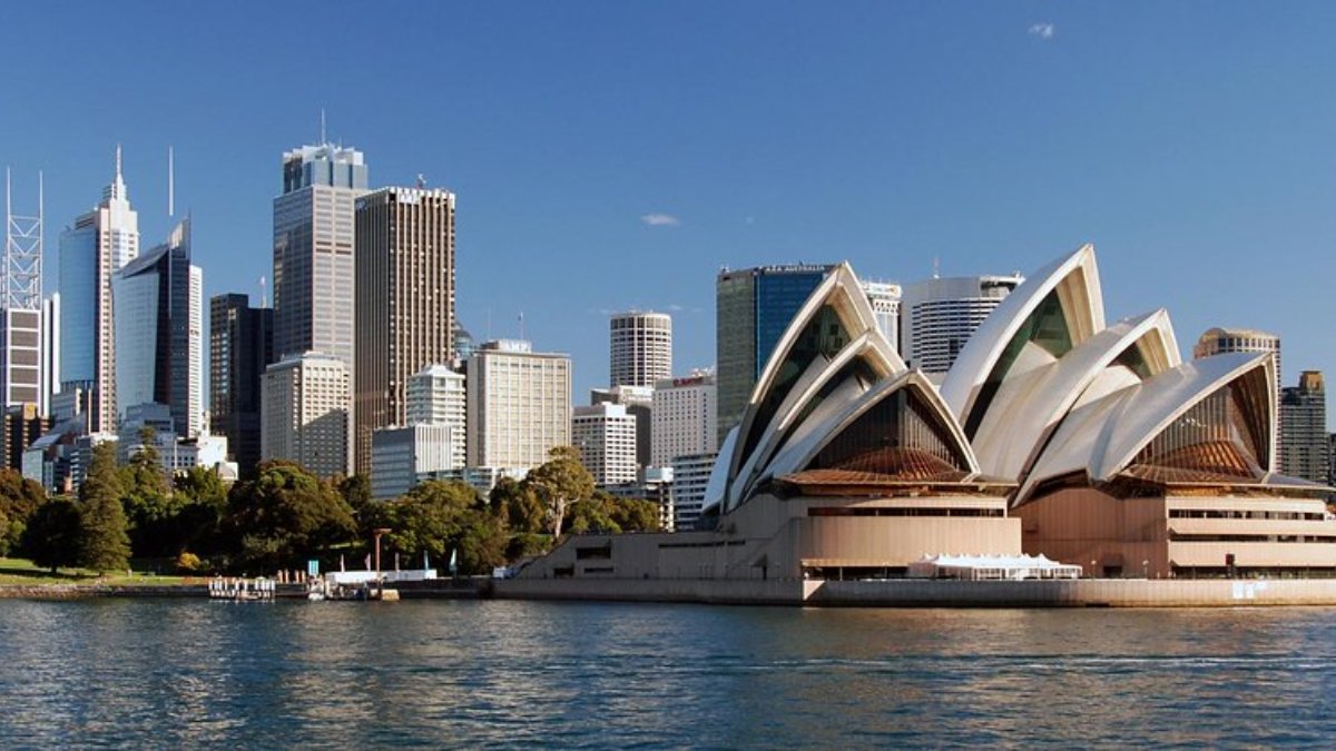 Sydney, austrália Entre a Opera House icônica e praias deslumbrantes, Sydney combina vida urbana com natureza. A Harbour Bridge oferece vistas espetaculares da baía. Foto: Reprodução/Flickr