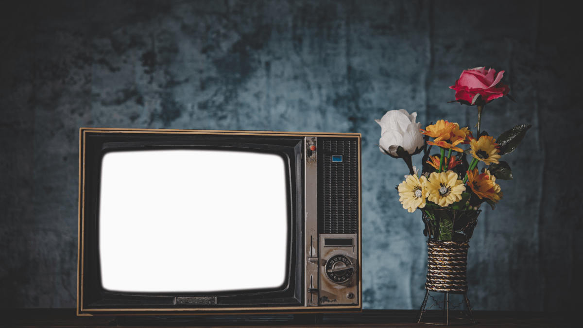 Smart TV retrô para outros cômodos Com um conversor HDMI para RCA, você pode usar Chromecast ou Fire Stick e assistir a receitas na cozinha ou jogos na área de churrasco. Apesar de não pegar TV digital, adaptadores são fáceis de encontrar.